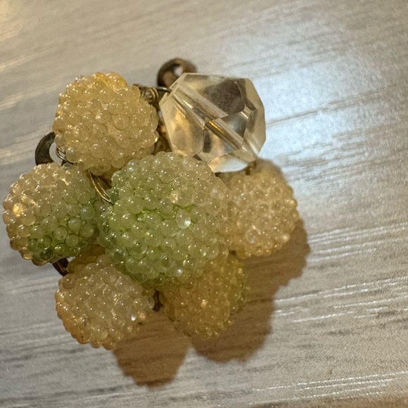 Vintage Beaded clip earing - Picture 5 of 7